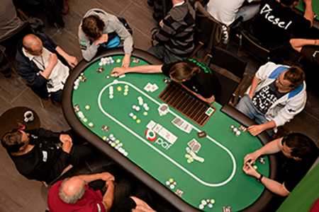 Jugadores y su juego en el póker: Diferentes tipos de juego